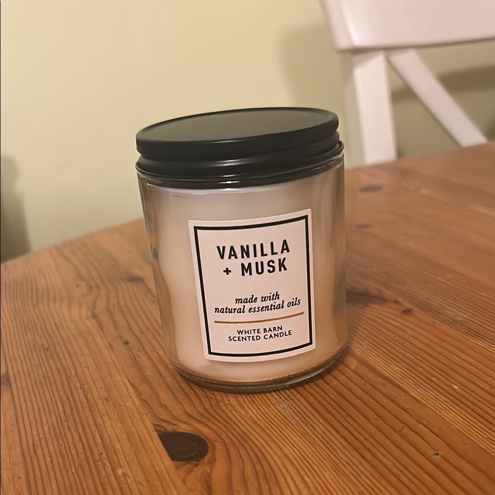 Bath and Body Works/White Barn Vanilla Musk Candle!!